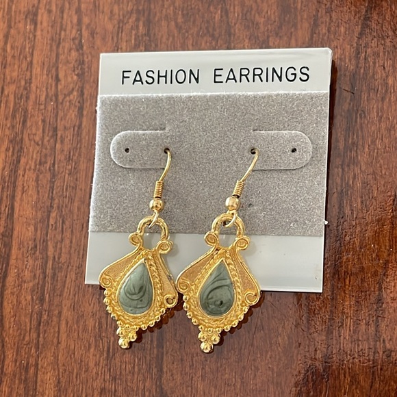 2 pairs of gold fashion earrings - Picture 3 of 4